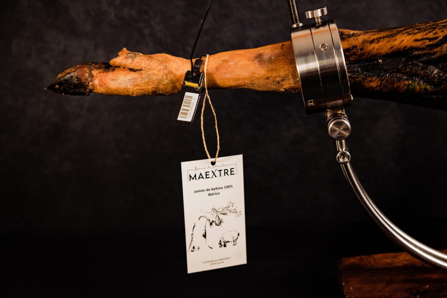 Jamón de Bellota 100% Ibérico, Maextre. Incluye una pieza de REGALO de chorizo y otra de salchichón de bellota 100% ibérico (300gr aprox cada una)  - foto 2