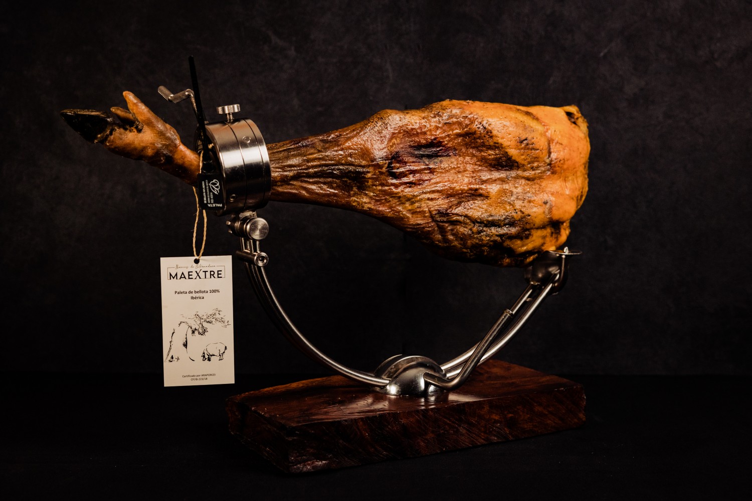 Paleta de Bellota 100% Ibérico, Maextre. Incluyen una pieza de REGALO de chorizo y otra de salchichón de bellota 100% ibérico (300gr aprox cada una)  - foto 1