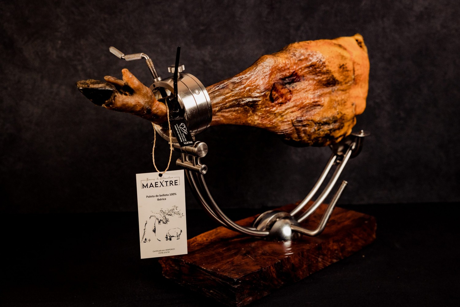 Paleta de Bellota 100% Ibérico, Maextre. Incluyen una pieza de REGALO de chorizo y otra de salchichón de bellota 100% ibérico (300gr aprox cada una)  - foto 2